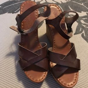 AE dark brown wedge